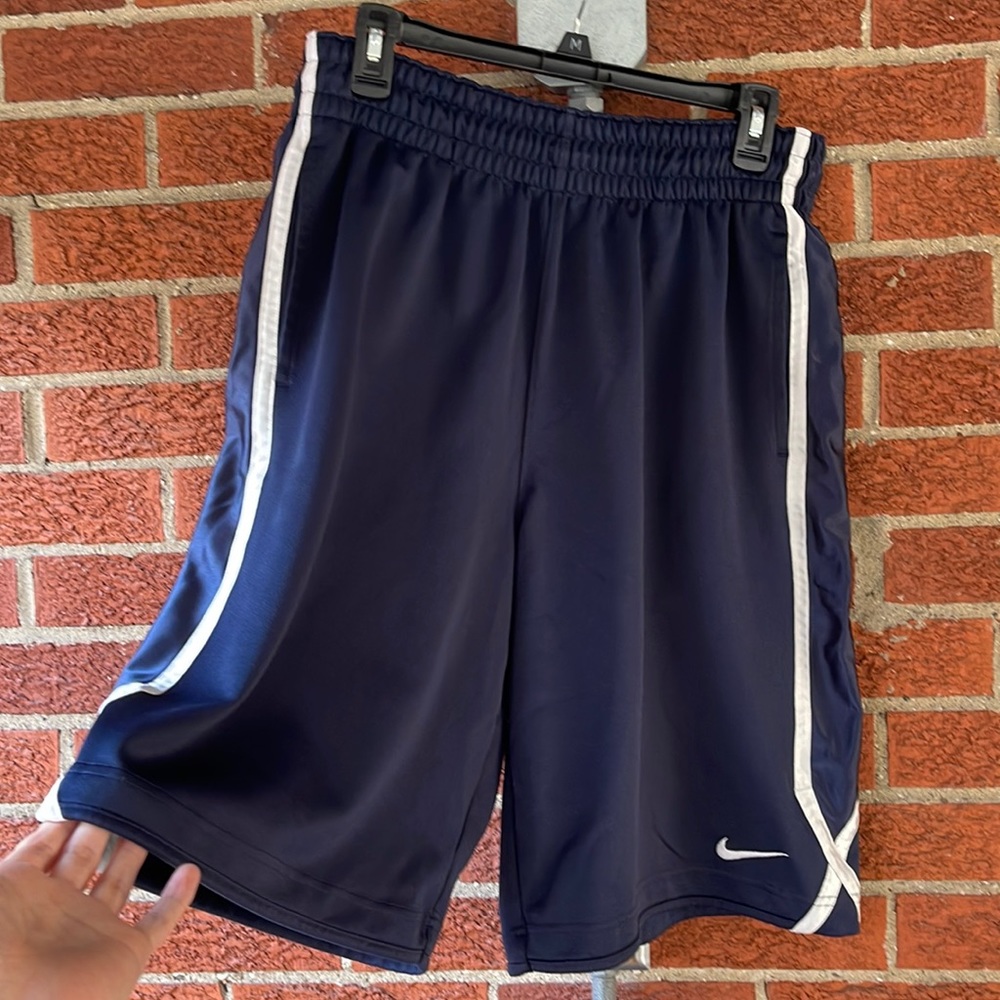 Nike basketball shorts M